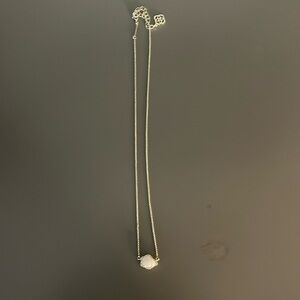 never worn kendra scott necklace